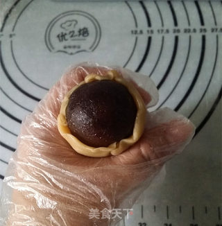 广式蛋黄月饼的做法步骤：10