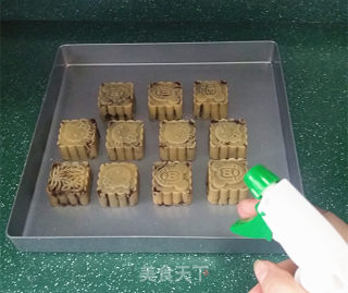 广式蛋黄月饼的做法步骤：15