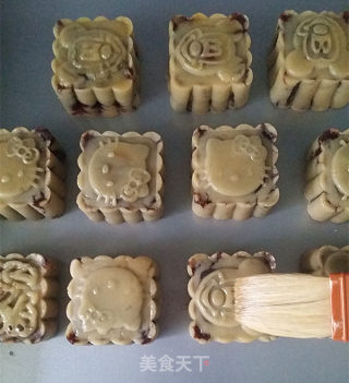 广式蛋黄月饼的做法步骤：17