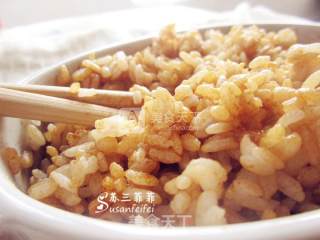 【酱油炒饭】手把手教你做出不粘锅蛋炒饭的做法步骤：2