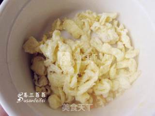 【酱油炒饭】手把手教你做出不粘锅蛋炒饭的做法步骤：4