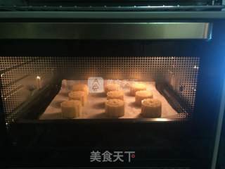 港式奶黄月饼的做法步骤：17
