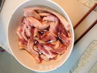 【食在Fastee】五花肉金针菇卷的做法步骤：2