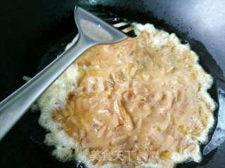 黑木耳黄花菜炒鸡蛋的做法步骤：4