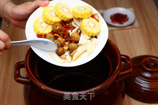 广东老火靓汤-虫草花干贝玉米汤的做法步骤：4