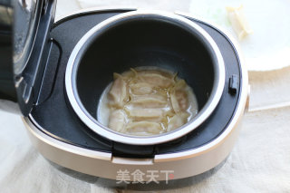 电饭煲做锅贴——香菇猪肉锅贴的做法步骤：12