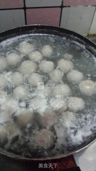 汆丸子的做法步骤：4