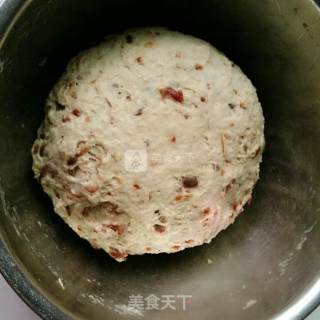 红糖桂圆软欧面包的做法步骤：3