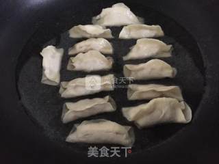 锅贴饺子的做法步骤：7