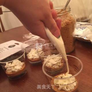 笑脸木糠杯的做法步骤：5