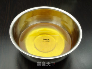 广式柠檬伍仁月饼的做法步骤：1