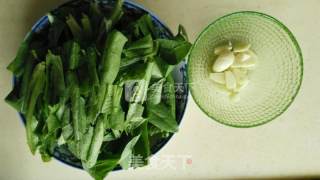 蒜香油麦菜的做法步骤：1