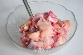 干锅三黄鸡的做法步骤：1