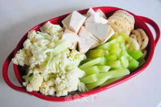 干锅三黄鸡的做法步骤：2