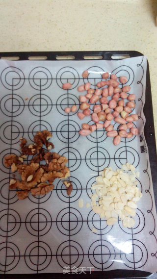 酥皮五仁月饼的做法步骤：1
