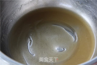 中秋佳节倍思亲   甜美“月亮”暖人心——单黄白莲蓉月饼的做法步骤：3