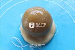 中秋佳节倍思亲   甜美“月亮”暖人心——单黄白莲蓉月饼的做法步骤：9