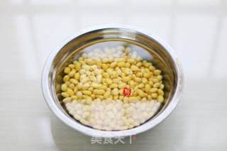 香菇豆豉酱黄豆的做法步骤：2