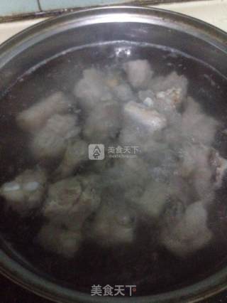 薏米冬瓜排骨汤的做法步骤：3