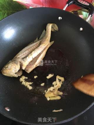 红烧黄花鱼的做法步骤：3