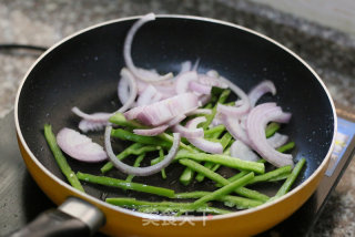 黑椒牛肉炒洋葱的做法步骤：8