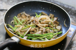 黑椒牛肉炒洋葱的做法步骤：10