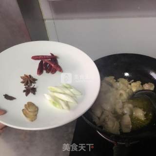 鸡肉炖蘑菇的做法步骤：4