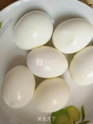 卤鸡蛋 酒味鸡蛋的做法步骤：2