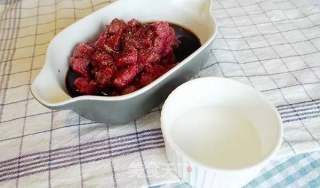 美味颜值担当——杏鲍菇黑椒牛肉粒的做法步骤：2