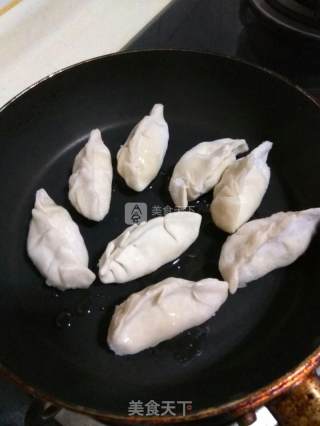 酥脆煎饺的做法步骤：3