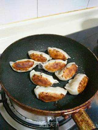 酥脆煎饺的做法步骤：8