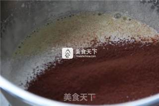 带走戚风的单调  换来北海道的柔情——巧克力北海道戚风的做法步骤：5