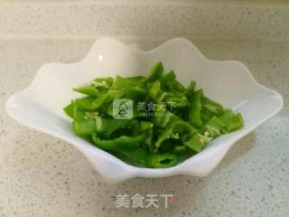 尖椒豆腐皮的做法步骤：2