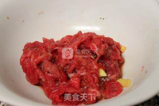 彩椒牛肉的做法步骤：1
