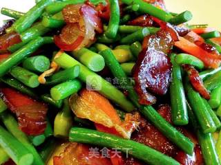 蒜苔炒腊肉的做法步骤：4