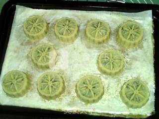 广式莲蓉五仁月饼的做法步骤：15