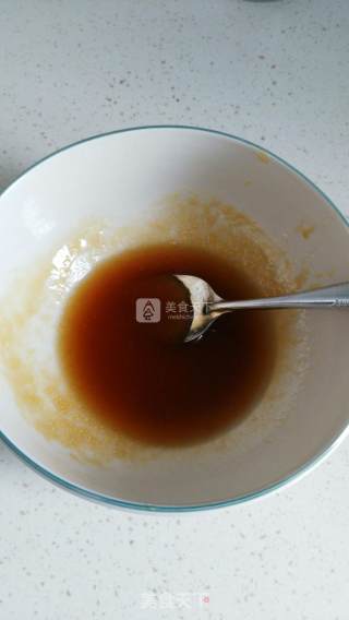 广式蔓越莓绿豆沙月饼的做法步骤：2