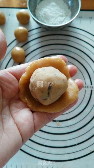 广式蔓越莓绿豆沙月饼的做法步骤：6