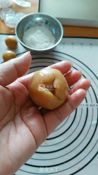 广式蔓越莓绿豆沙月饼的做法步骤：7