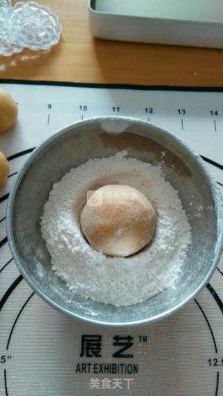 广式蔓越莓绿豆沙月饼的做法步骤：8