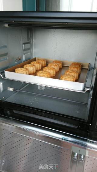 广式蔓越莓绿豆沙月饼的做法步骤：12