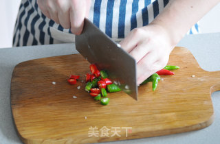 芹菜炒腊肉的做法步骤：1