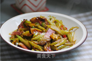 芹菜炒腊肉的做法步骤：6