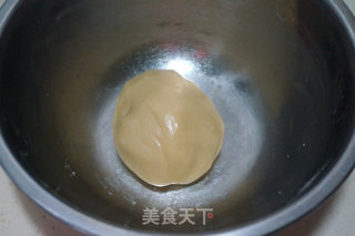 广式红豆沙蛋黄月饼的做法步骤：6