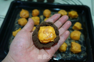 广式红豆沙蛋黄月饼的做法步骤：9