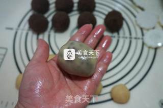 广式红豆沙蛋黄月饼的做法步骤：14