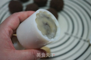 广式红豆沙蛋黄月饼的做法步骤：16