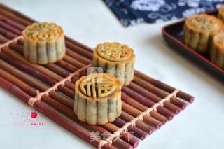 广式红豆沙蛋黄月饼的做法步骤：22
