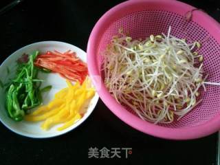 彩椒黄豆芽的做法步骤：2