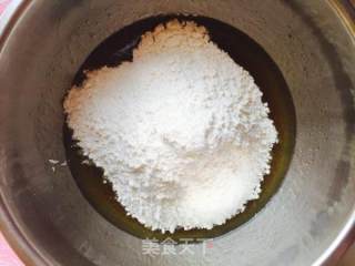 广式蛋黄月饼的做法步骤：2